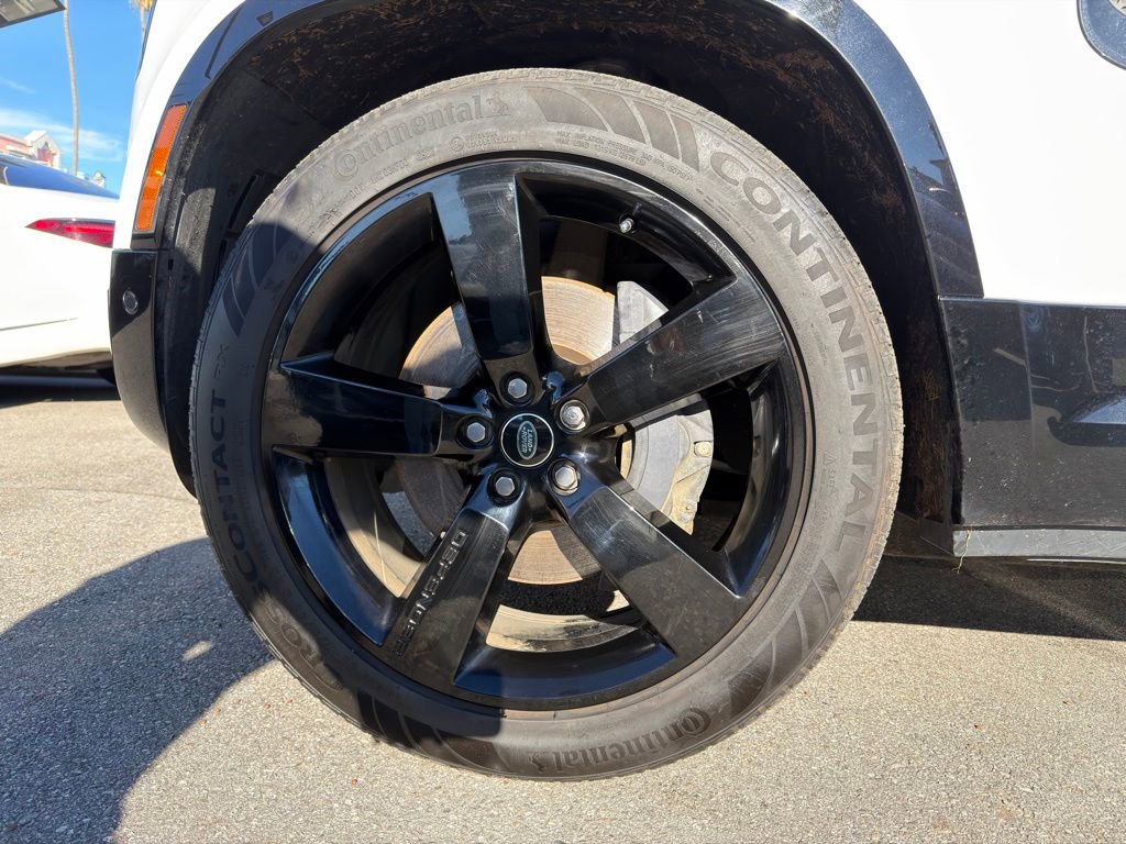 Used 2024 Land Rover Defender 130 X-Dynamic SE image 11