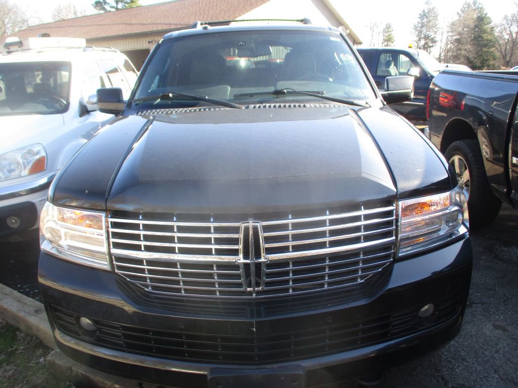 Used 2012 Lincoln Navigator 4WD image 2