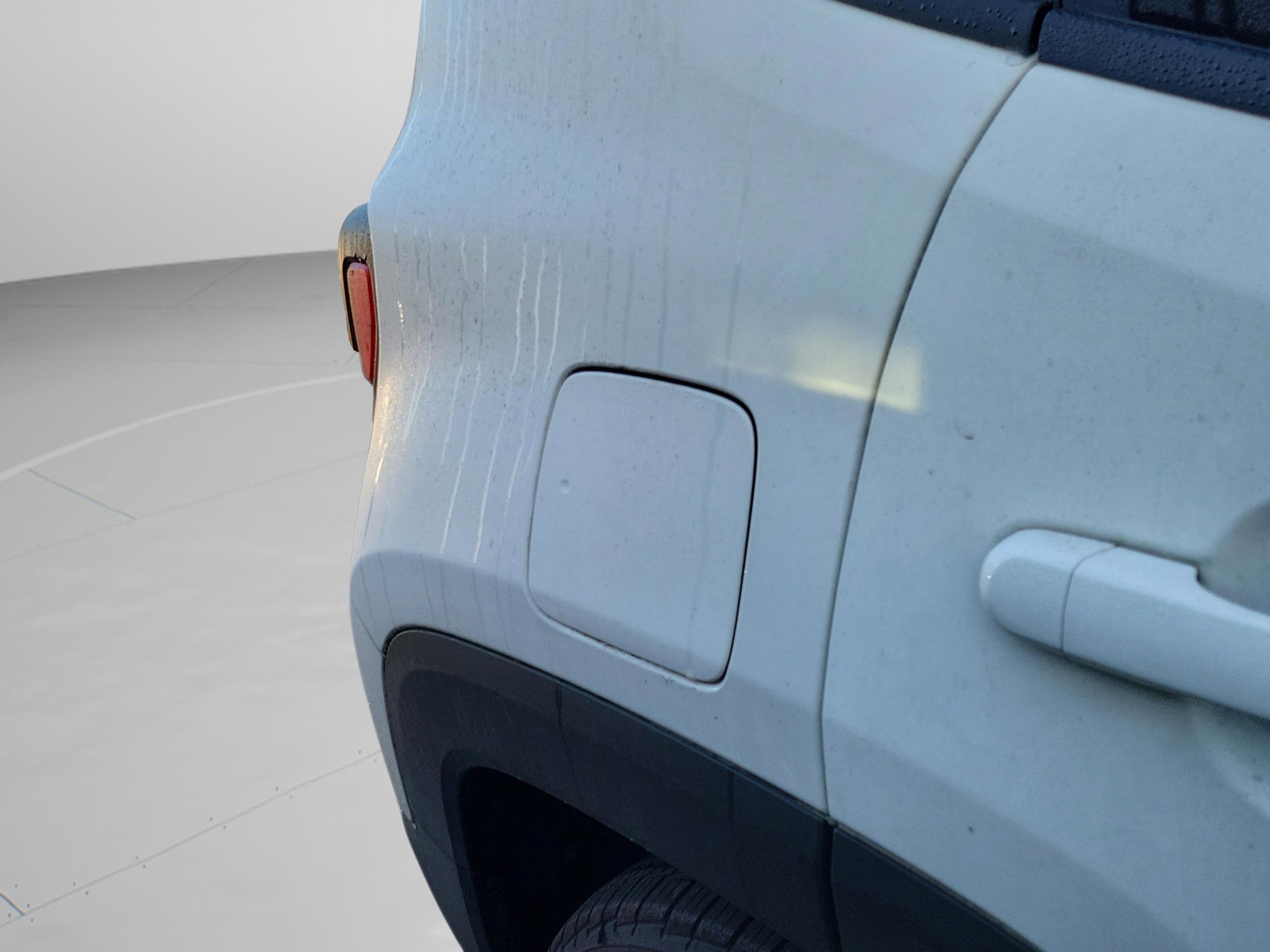 Used 2017 Jeep Renegade Altitude image 16