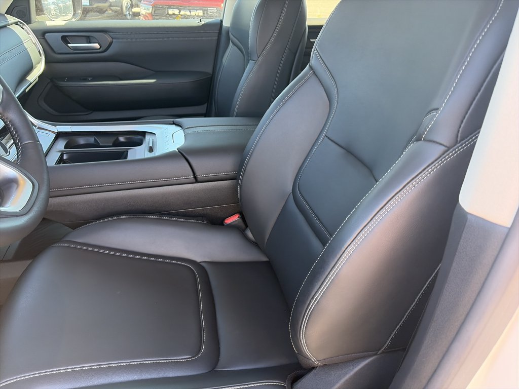 Used 2025 Nissan Armada SV RWD image 11