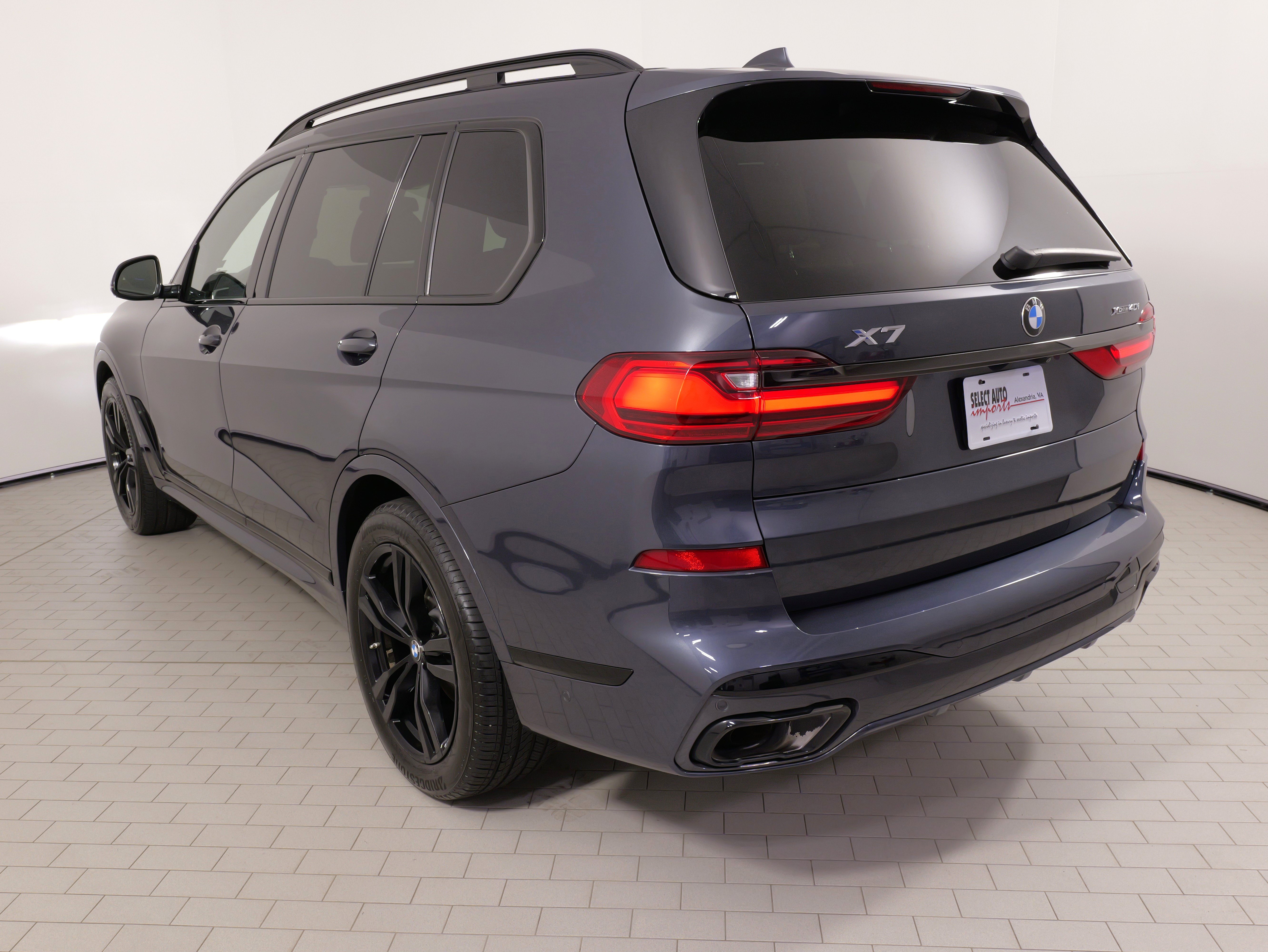 Used 2022 BMW X7 xDrive40i w/ M Sport Package AWD/4WD image 12