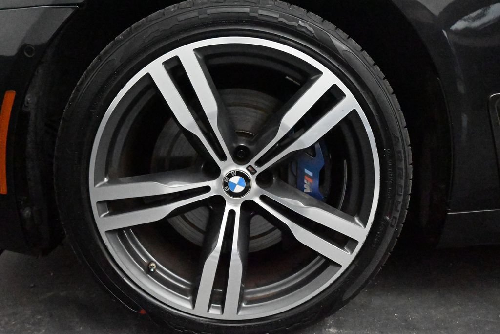 Used 2019 BMW 740i w/ M Sport Package RWD image 15