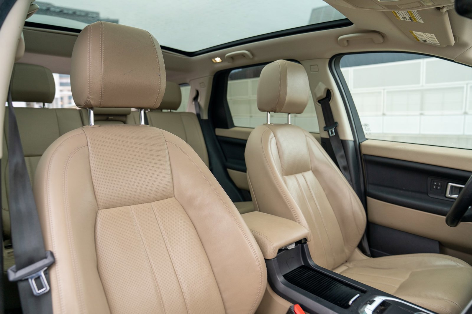 Used 2017 Land Rover Discovery Sport HSE image 25