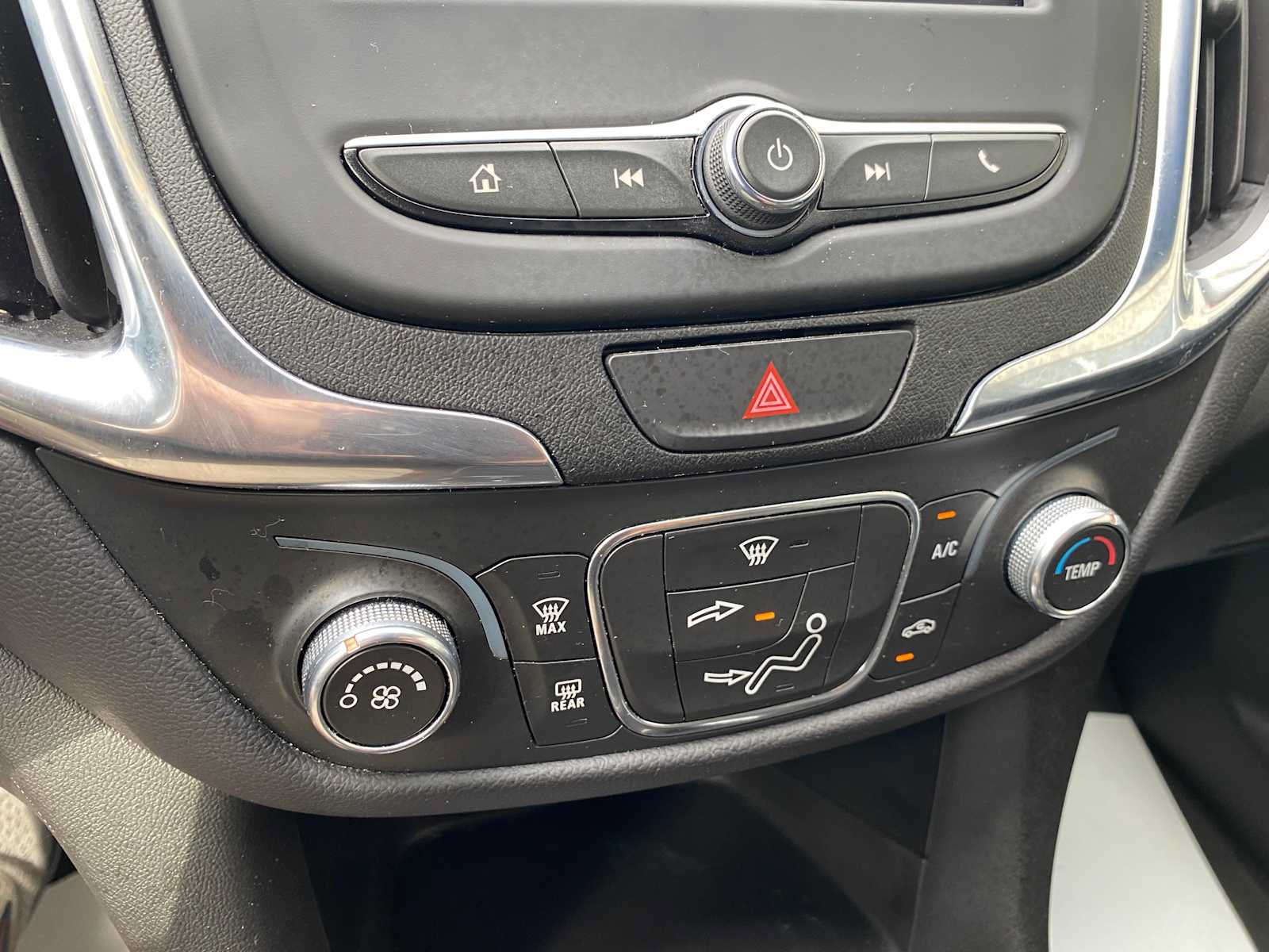 Used 2021 Chevrolet Equinox LT FWD image 19