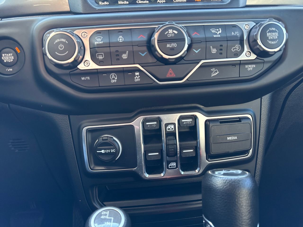 Used 2018 Jeep Wrangler Unlimited Sahara image 19