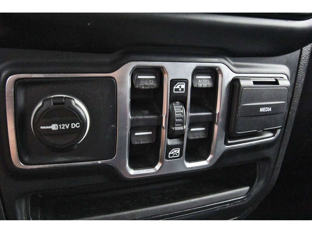 Used 2019 Jeep Wrangler Unlimited Sahara AWD/4WD image 23