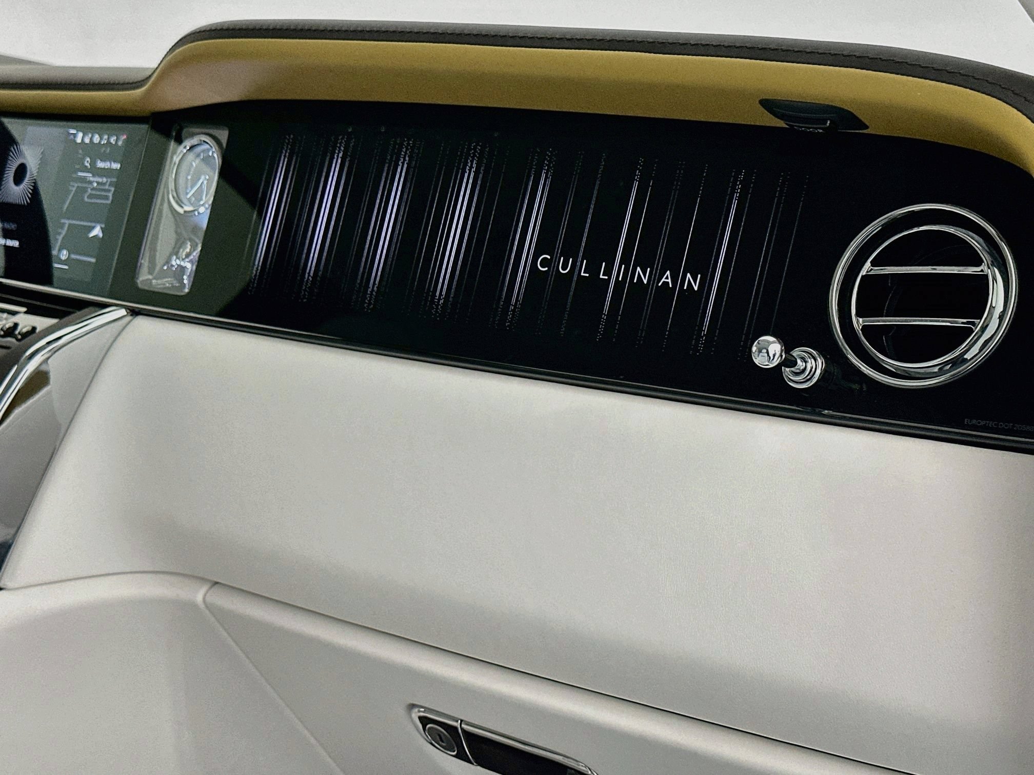 New 2027 Rolls-Royce Cullinan AWD/4WD image 30