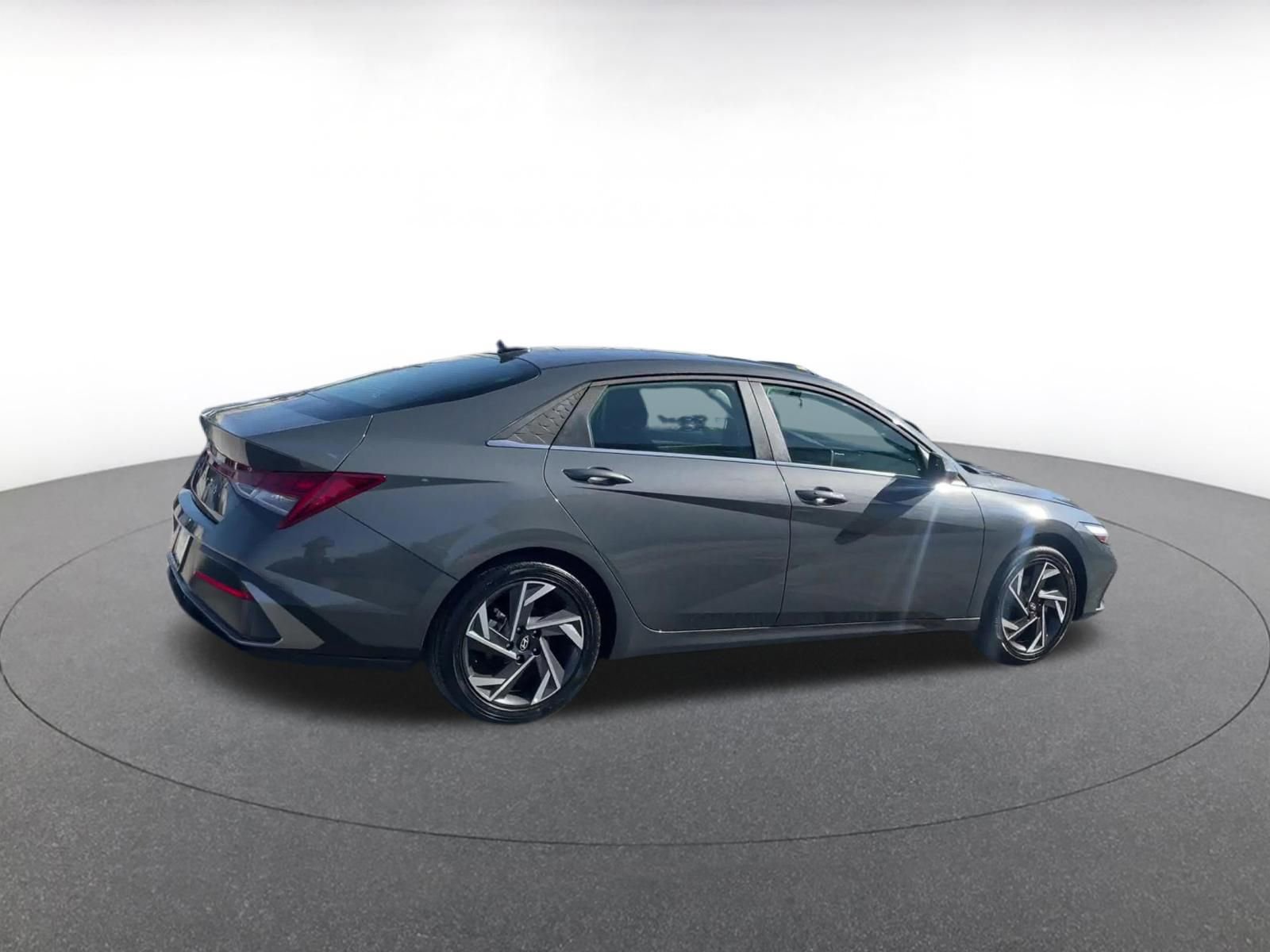 Used 2025 Hyundai Elantra SEL FWD image 15