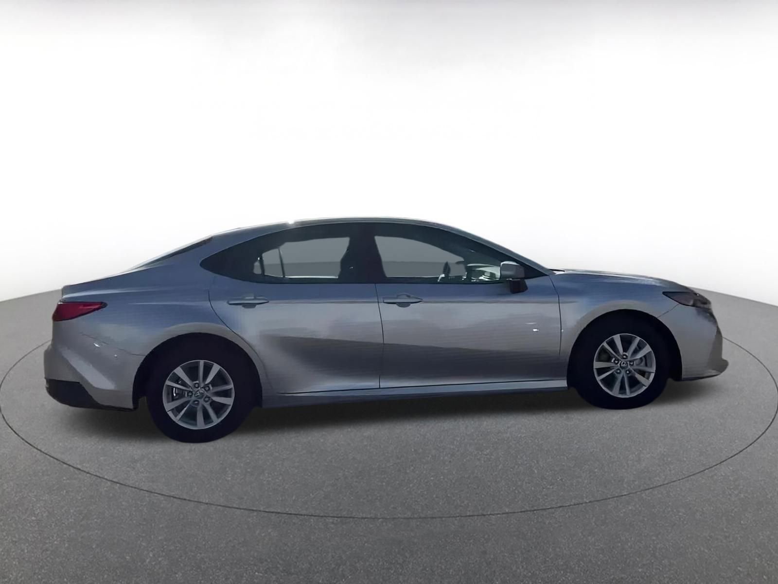 Used 2025 Toyota Camry LE image 9