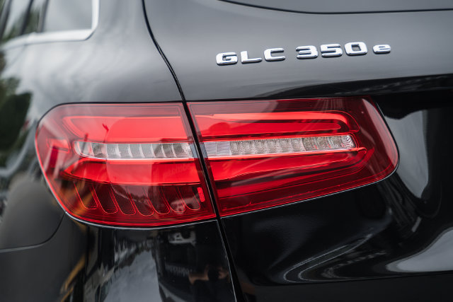 Used 2019 Mercedes-Benz GLC 350e 4MATIC w/ Premium Package image 7