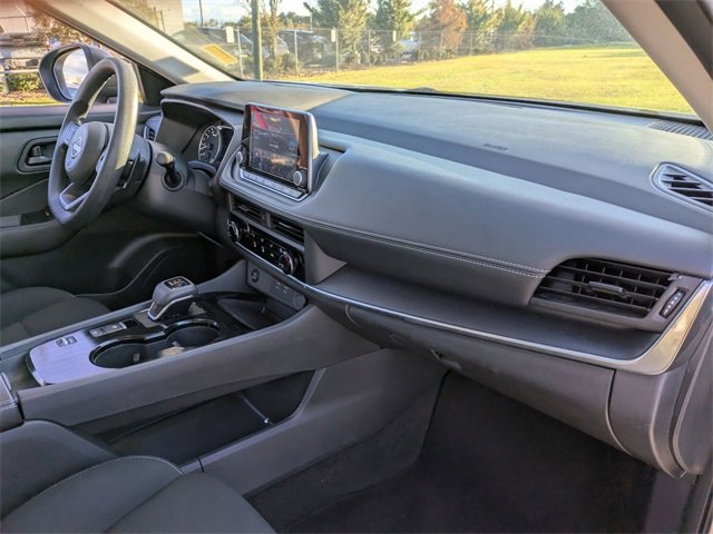 Used 2024 Nissan Rogue S image 33