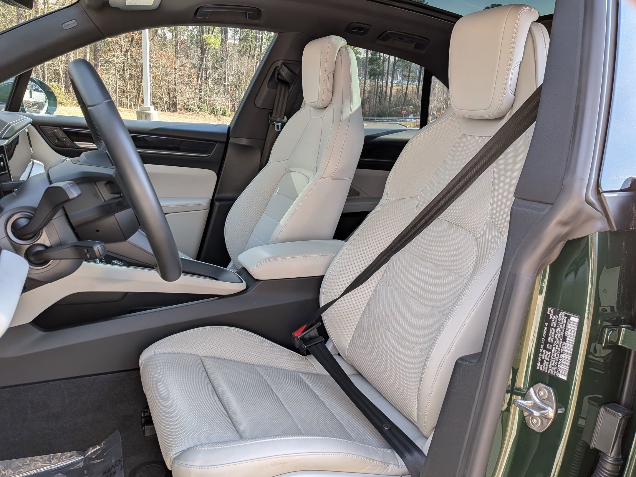 Certified 2025 Porsche Macan 4S Electric AWD/4WD image 5