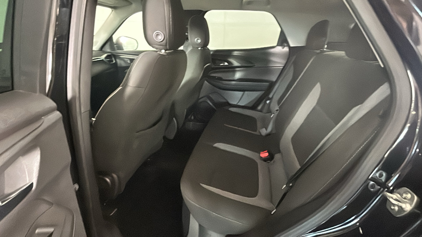 Used 2025 Chevrolet TrailBlazer LT AWD/4WD image 31