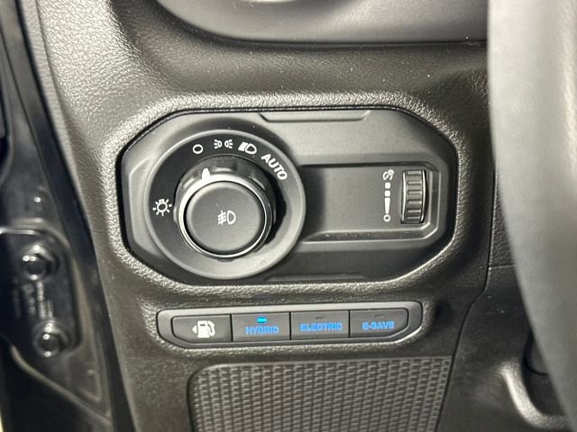 Used 2023 Jeep Wrangler Unlimited w/ Sun & Screen Package image 19