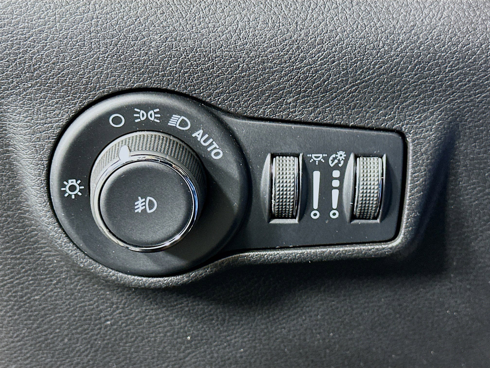 Used 2022 Jeep Compass Latitude AWD/4WD image 16