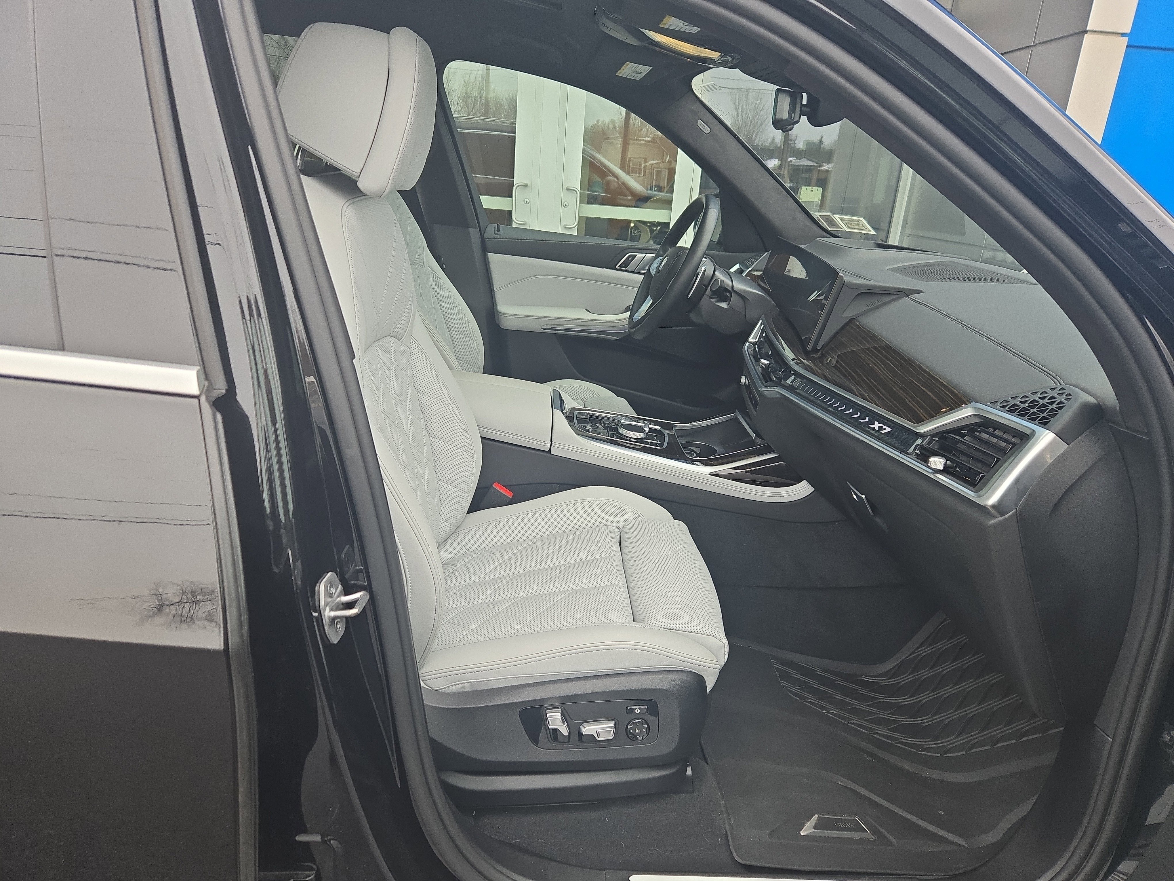 Used 2023 BMW X7 xDrive40i image 18