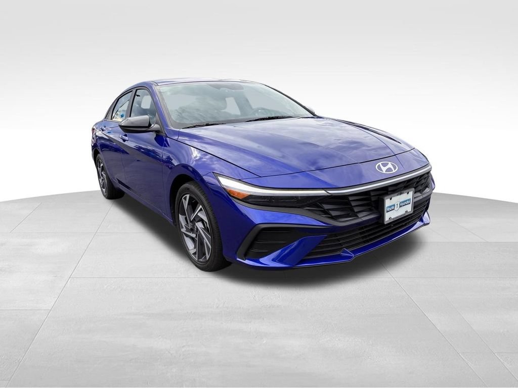 Used 2025 Hyundai Elantra SEL FWD image 1