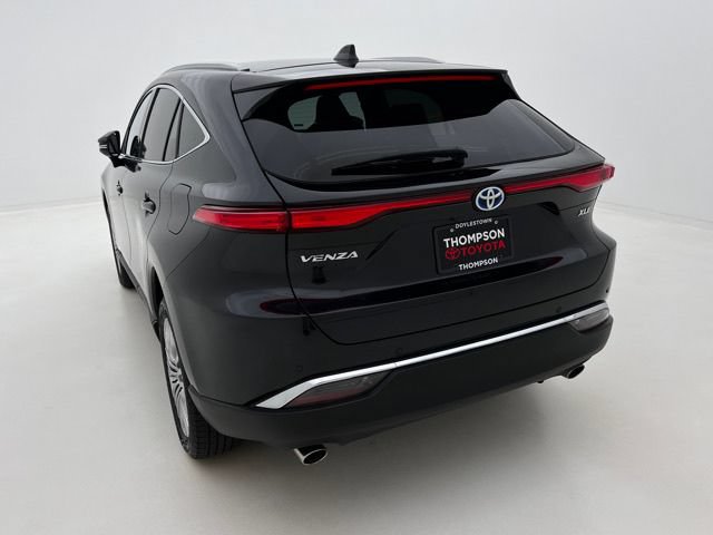 Used 2024 Toyota Venza XLE AWD/4WD image 8