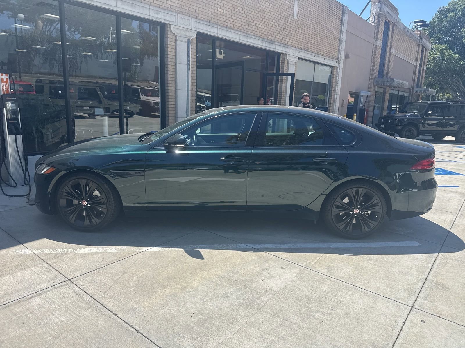 Used 2023 Jaguar XF SE RWD image 2
