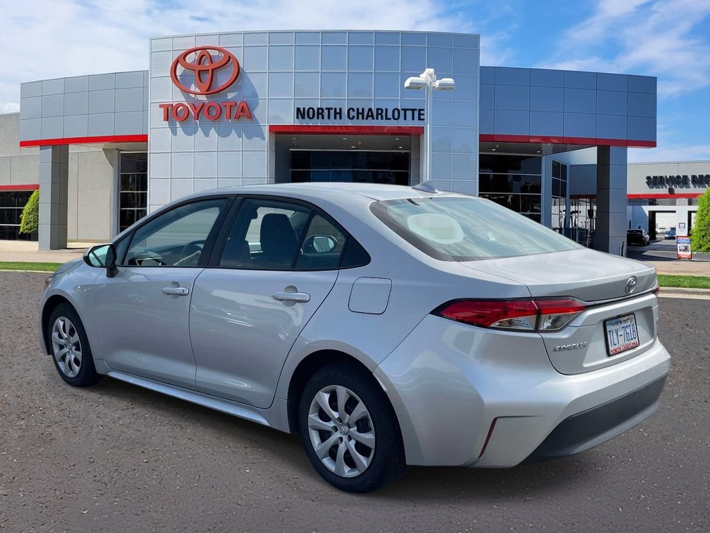 Used 2023 Toyota Corolla LE FWD image 5