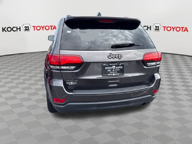 Used 2017 Jeep Grand Cherokee Laredo AWD/4WD image 6