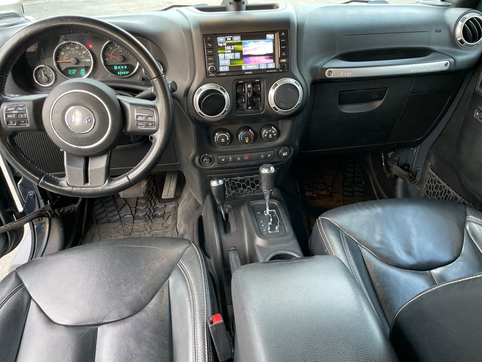 Used 2017 Jeep Wrangler Unlimited Sahara w/ Connectivity Group image 10