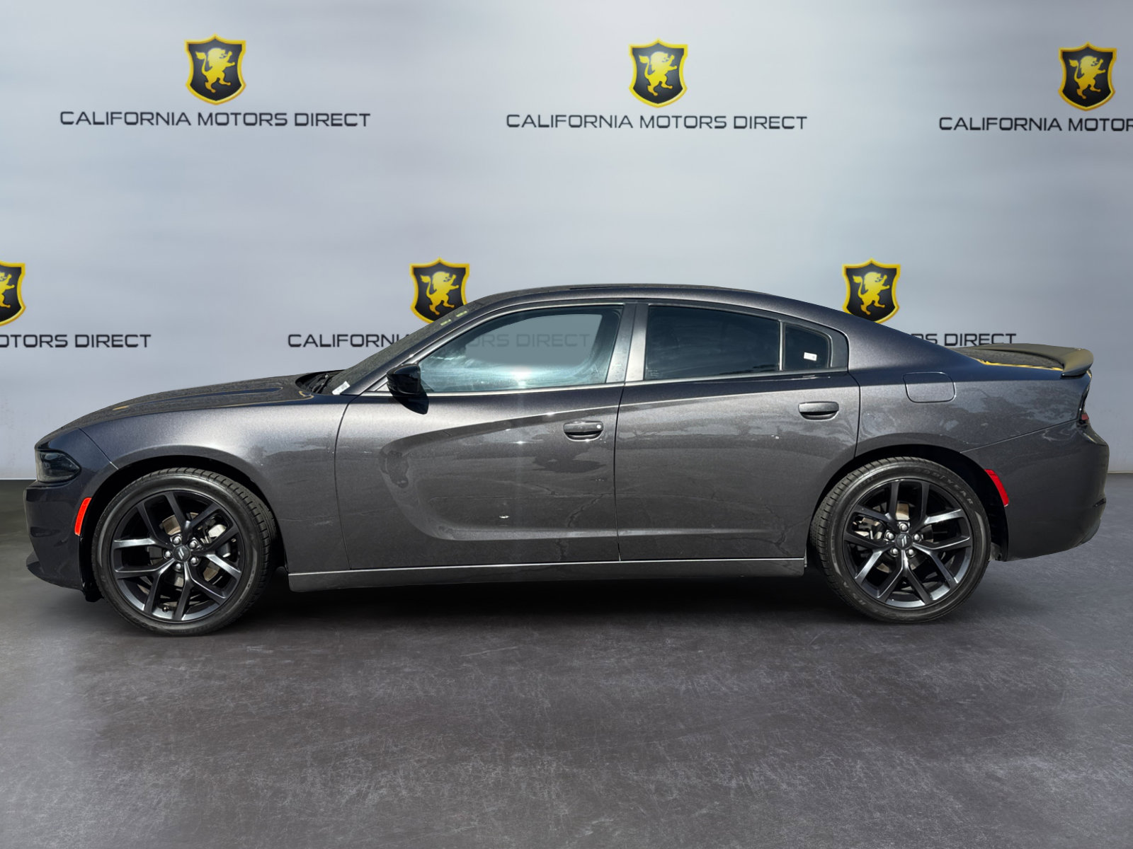 Used 2021 Dodge Charger SXT w/ Blacktop Package RWD image 2