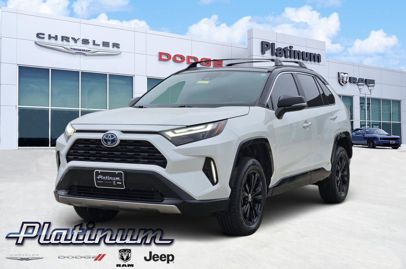 Used 2023 Toyota RAV4 XSE AWD/4WD image 2