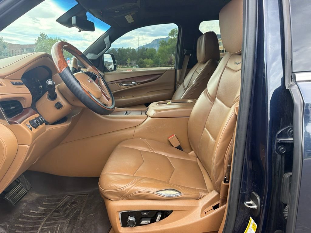 Used 2017 Cadillac Escalade ESV Platinum AWD/4WD image 11