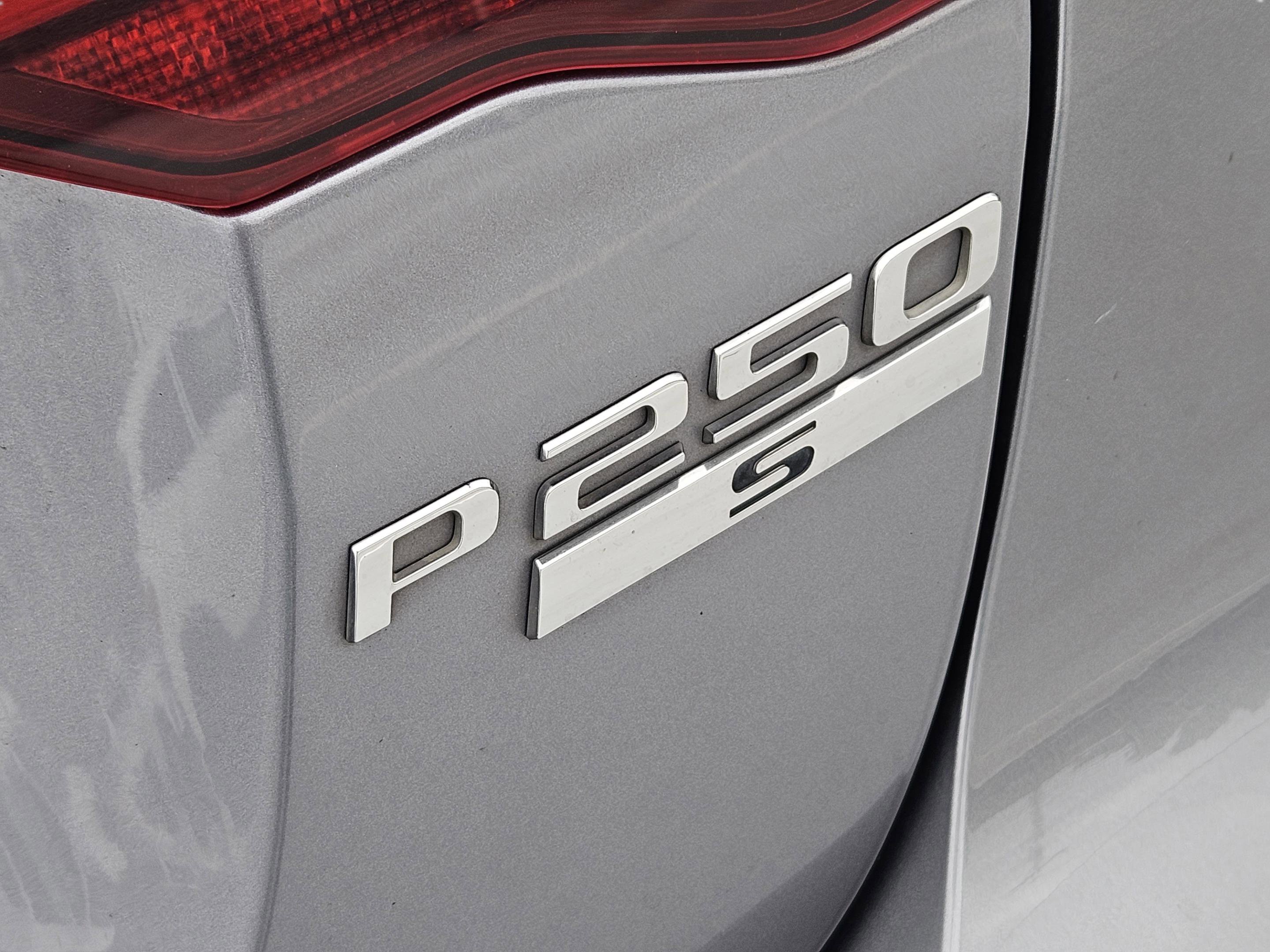 Used 2020 Jaguar XE S image 14