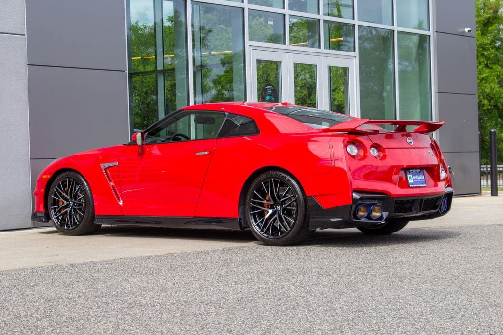 Used 2024 Nissan GT-R Premium AWD/4WD image 8