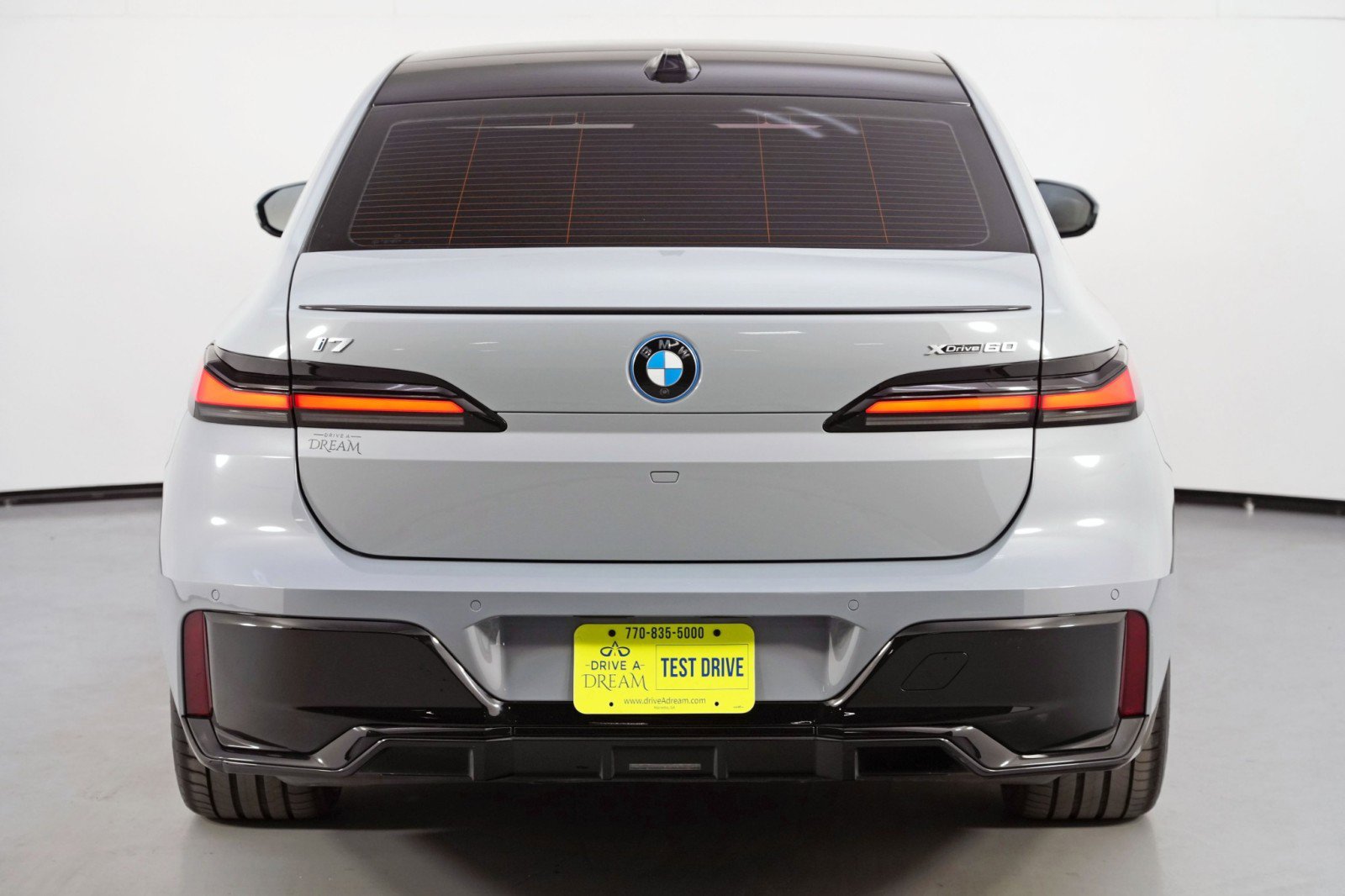 Used 2024 BMW i7 xDrive60 w/ Premium Package image 60