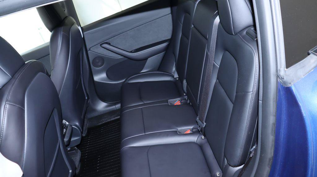 Used 2022 Tesla Model Y Performance AWD/4WD image 24