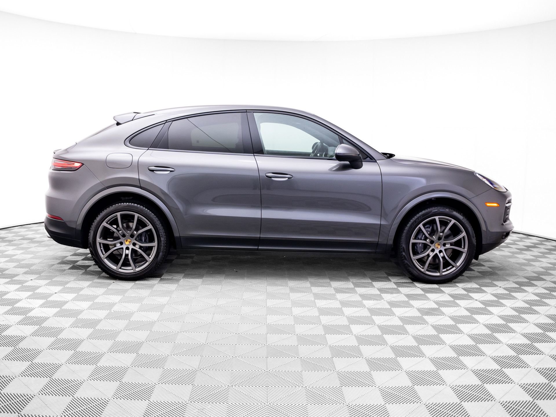Used 2022 Porsche Cayenne Coupe AWD/4WD image 7