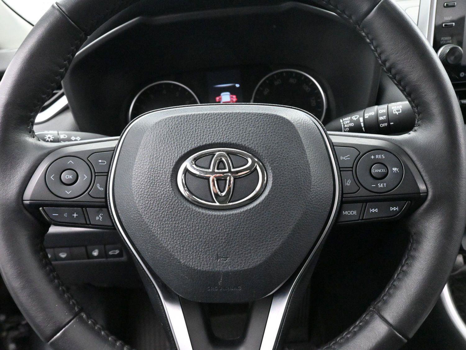 Used 2022 Toyota RAV4 XLE w/ Convenience Package image 17