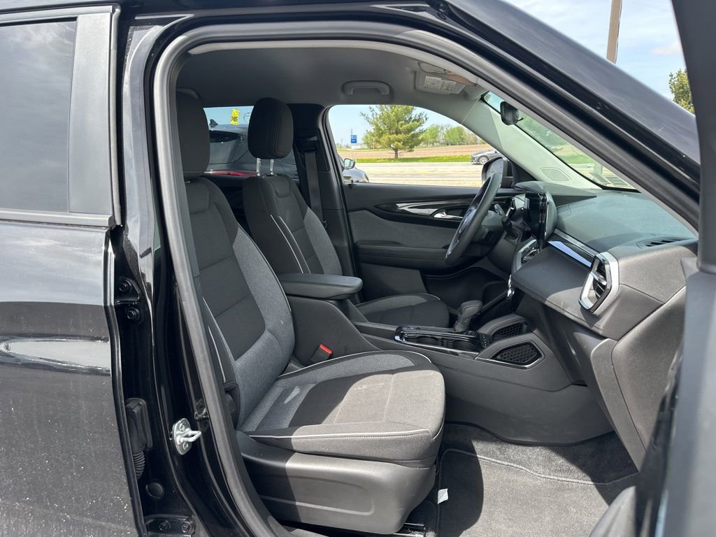 Used 2025 Chevrolet TrailBlazer LT w/ Driver Confidence Package AWD/4WD image 25