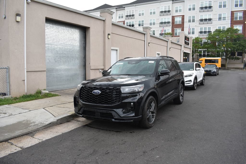 Used 2025 Ford Explorer ST-Line AWD/4WD image 3