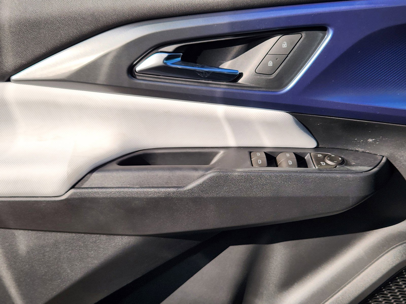 New 2026 Chevrolet Equinox EV LT image 17