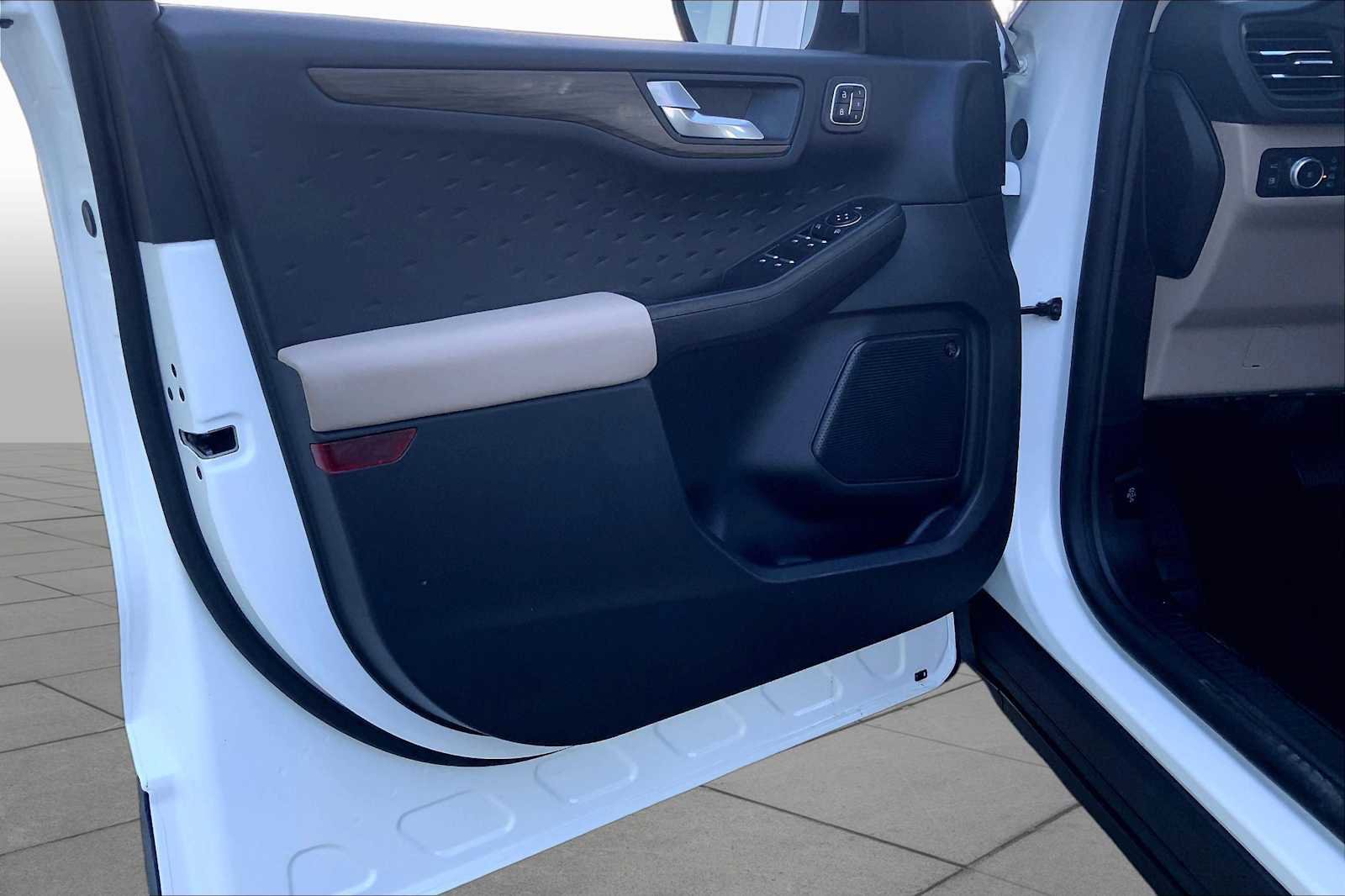 Used 2020 Ford Escape Titanium FWD image 22