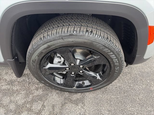 New 2025 Jeep Grand Cherokee Altitude w/ Trailer Tow Package AWD/4WD image 14