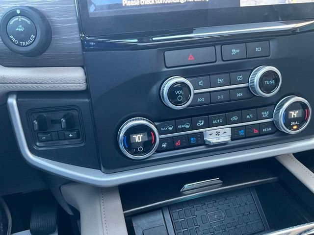 Used 2022 Ford Expedition Limited image 17