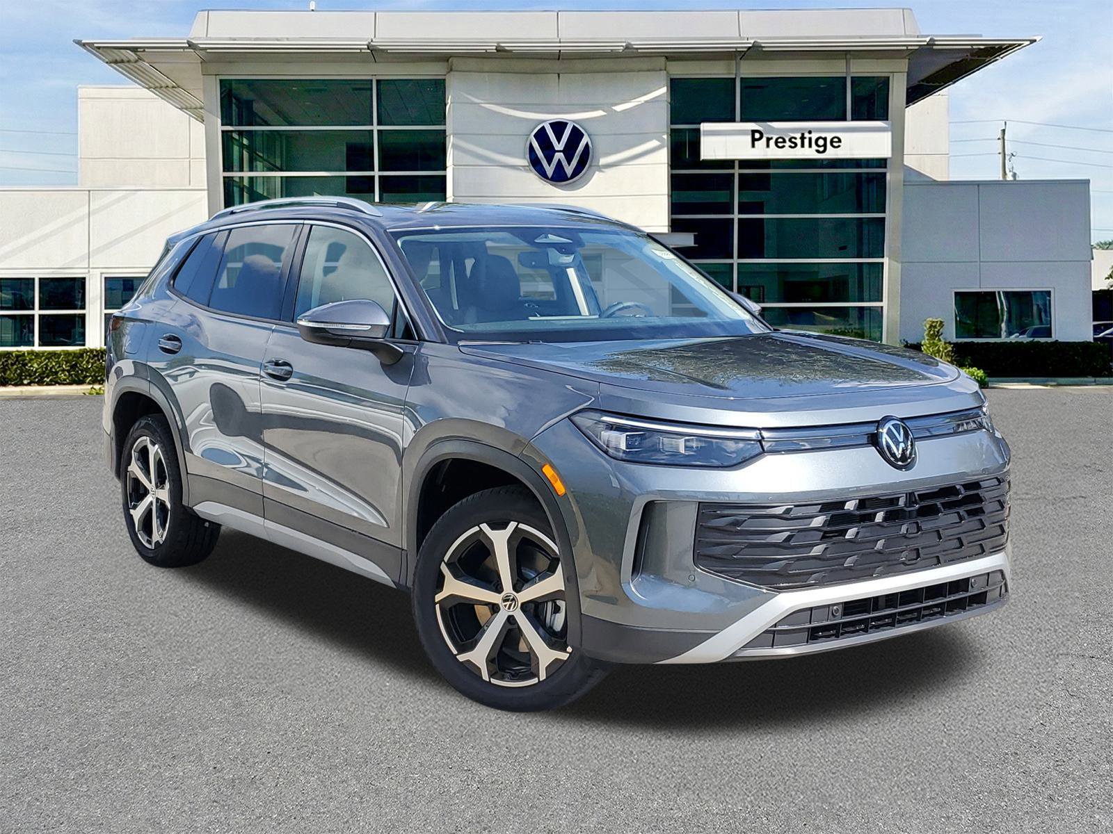 New 2025 Volkswagen Tiguan SE