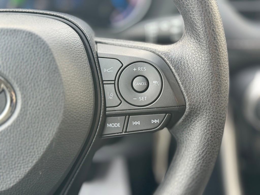 Certified 2025 Toyota RAV4 LE image 33