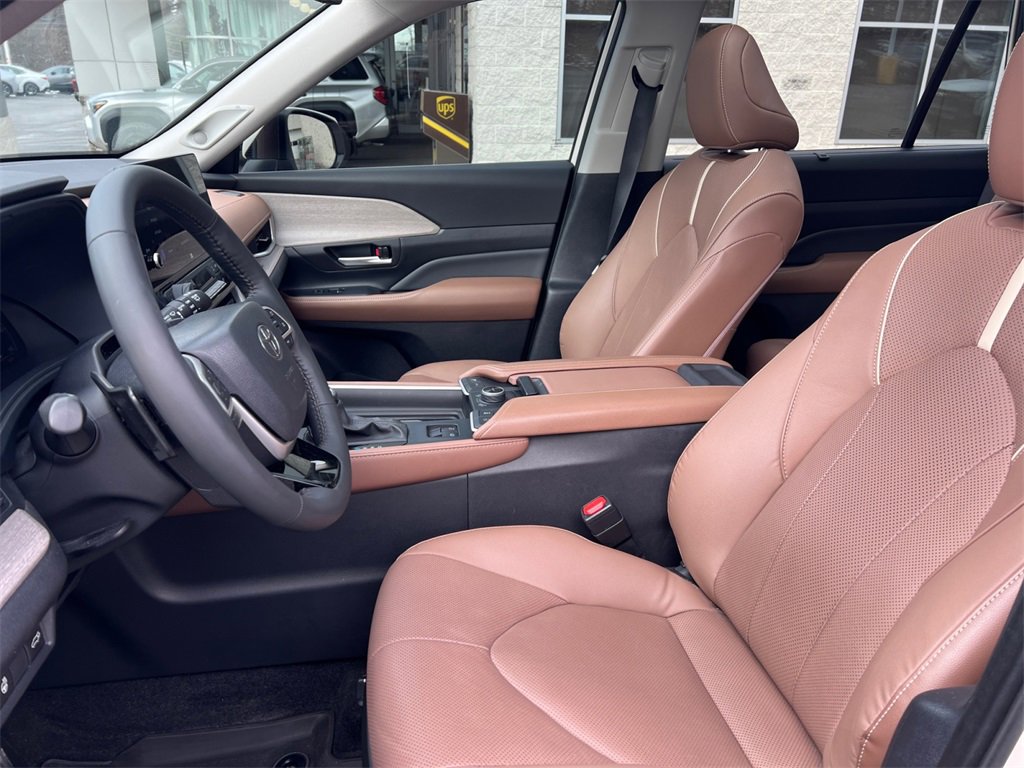 Used 2024 Toyota Grand Highlander Platinum image 13
