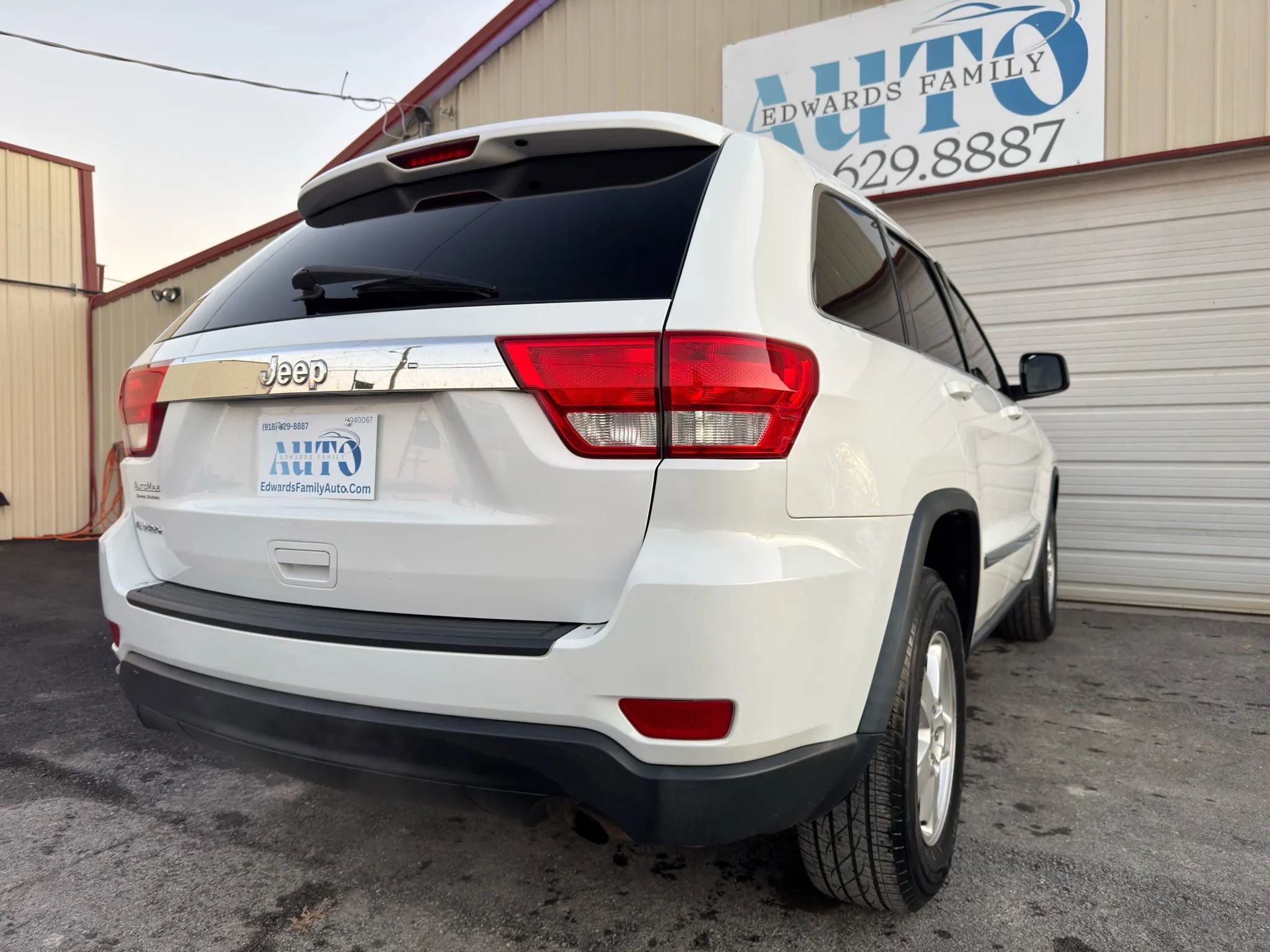 Used 2013 Jeep Grand Cherokee Laredo w/ Laredo E Group image 25