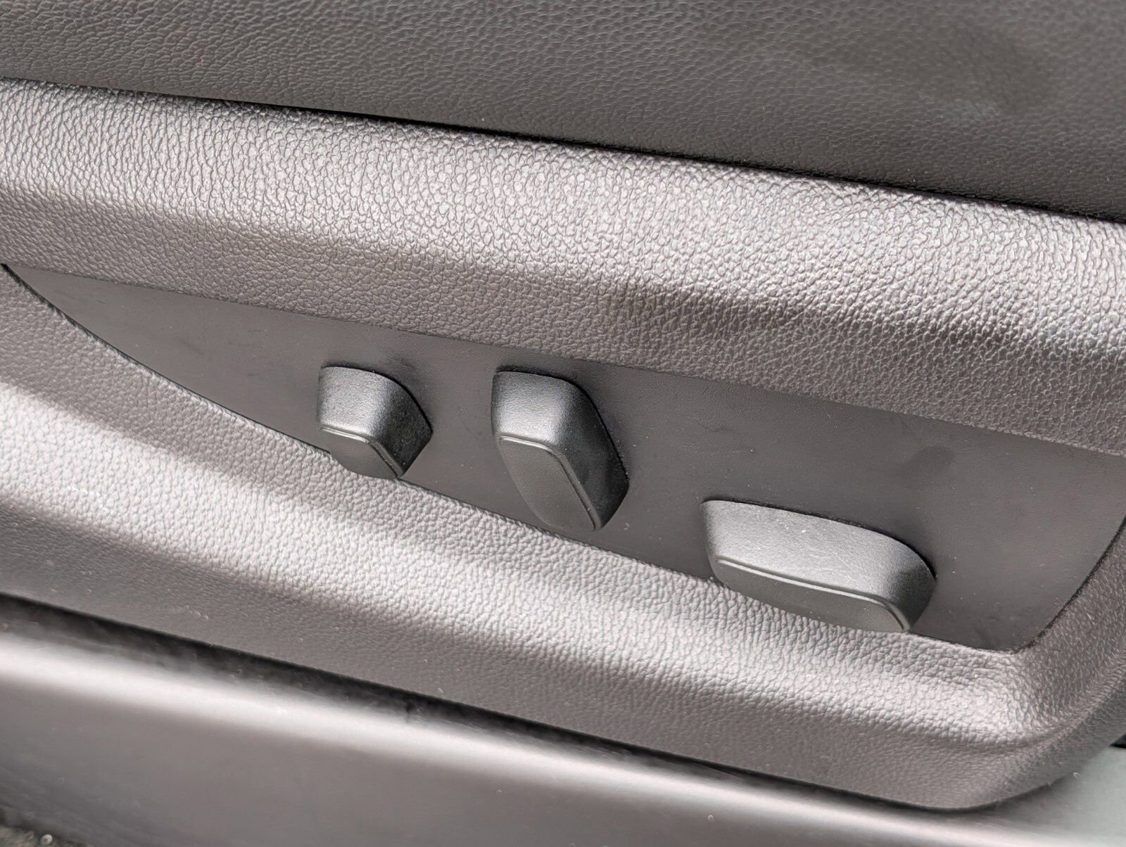 Used 2017 Chevrolet Silverado 2500 High Country w/ Duramax Plus Package image 28