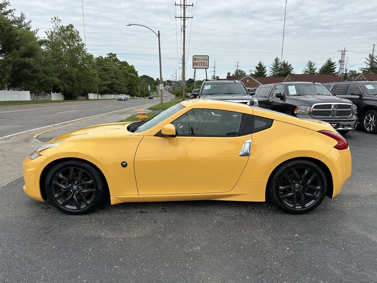 Used 2017 Nissan 370Z Touring image 4