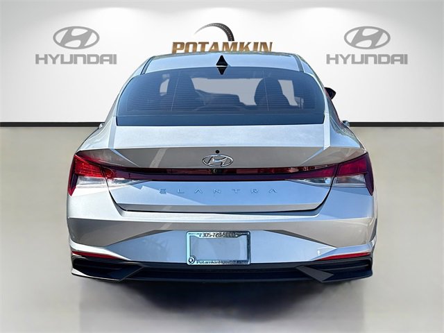 Used 2023 Hyundai Elantra SEL w/ Convenience Package image 6