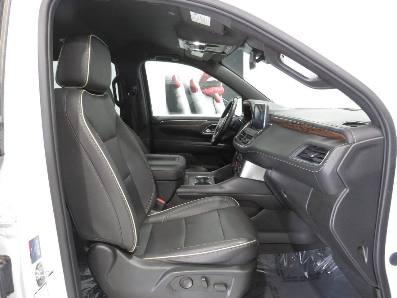 Used 2023 Chevrolet Suburban Premier RWD image 9