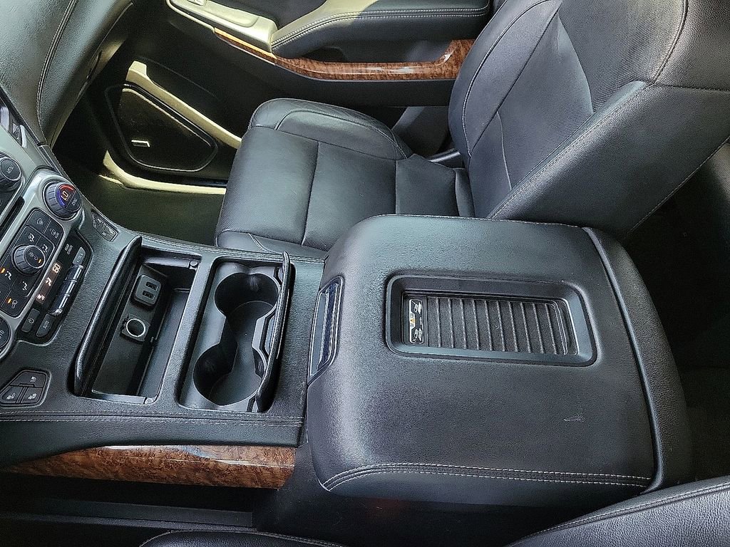 Used 2018 Chevrolet Suburban Premier image 20
